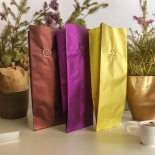 Gusseted Center Seal Bag with degassing valve, GOLD, 90х320х30, 500g