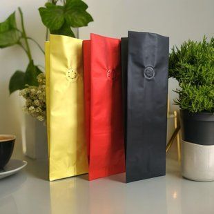 Gusseted Center Seal Bag with degassing valve, BLACK, 65х200х20, 100g