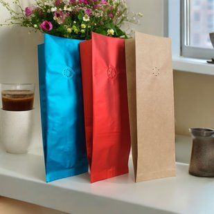 Gusseted Center Seal Bag with degassing valve, RED, 135х360х35, 1kg